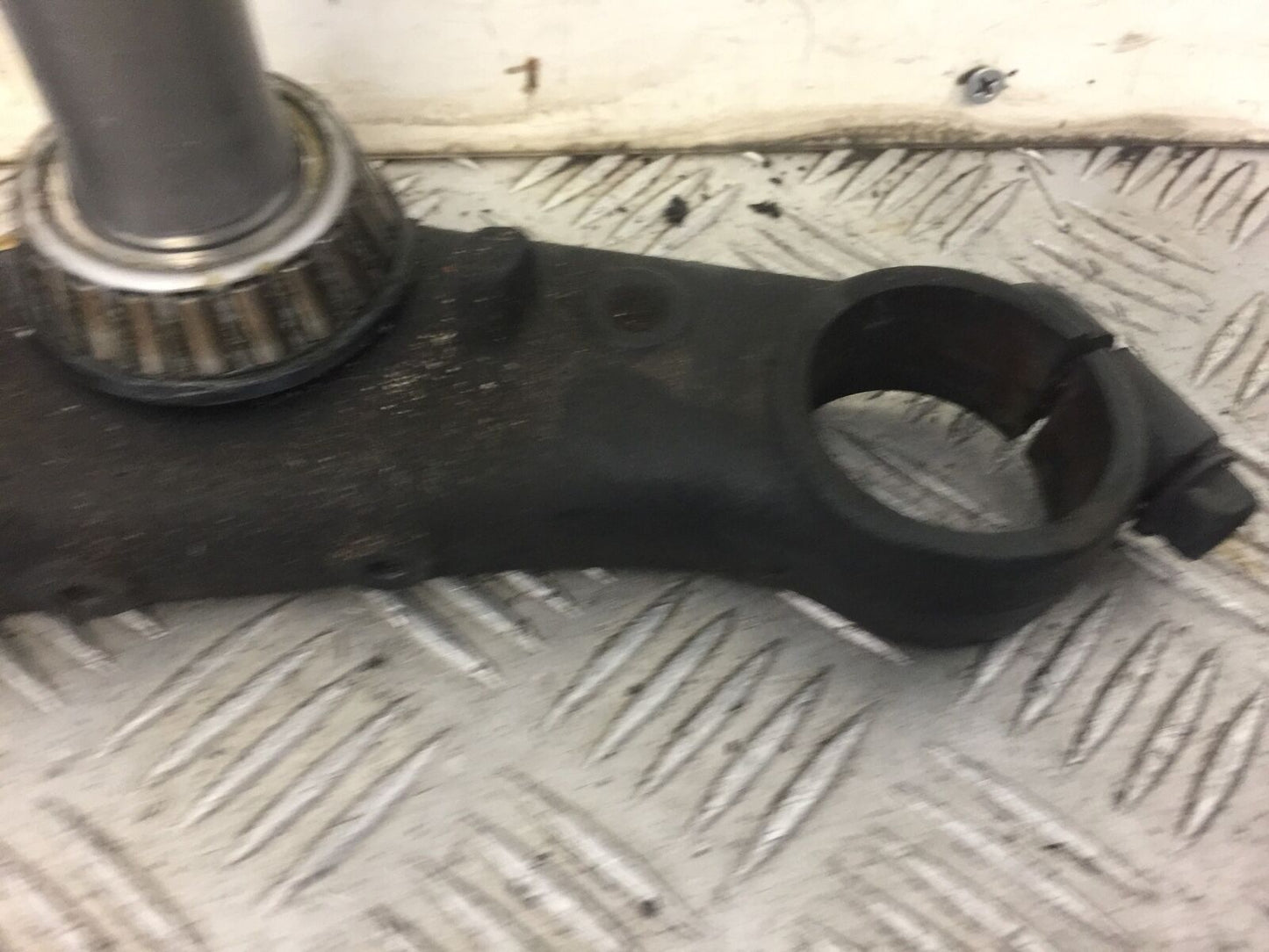 HONDA CBR1100 BLACKBIRD BOTTOM YOKE  YEAR 2002 (STOCK 461)