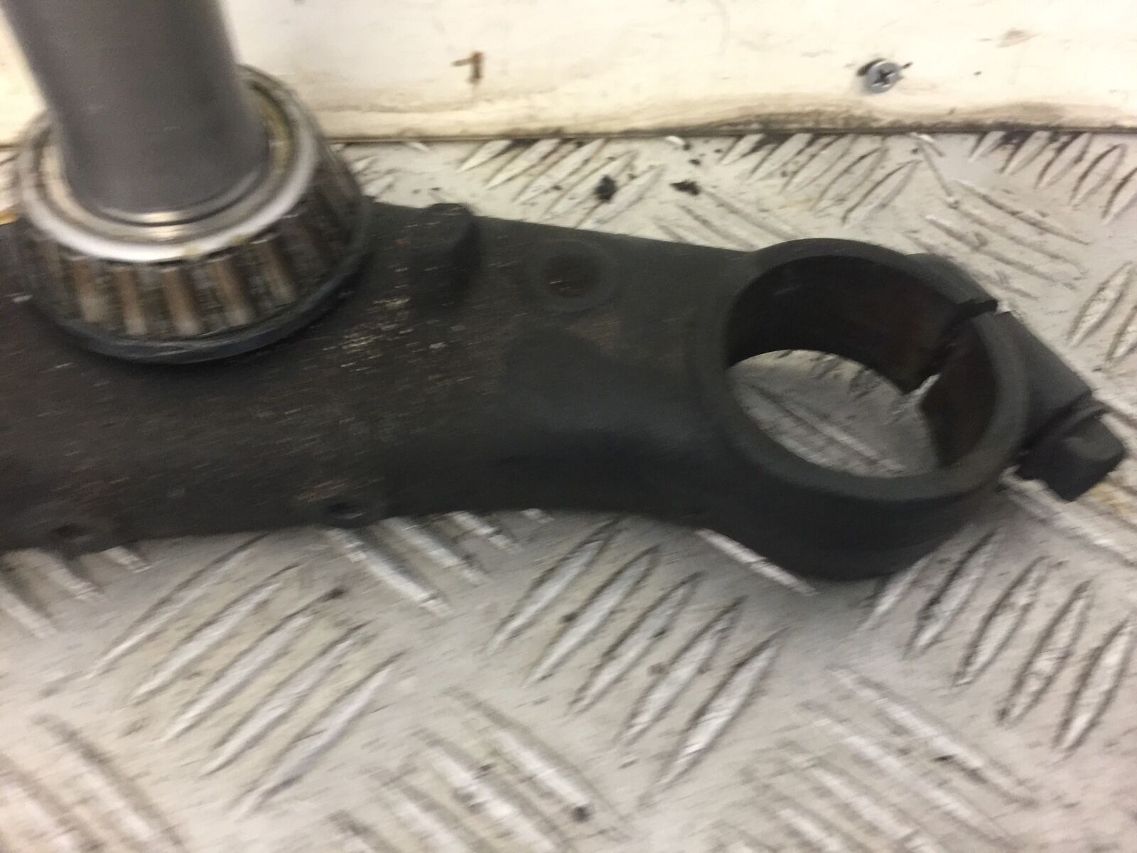 HONDA CBR1100 BLACKBIRD BOTTOM YOKE  YEAR 2002 (STOCK 461)