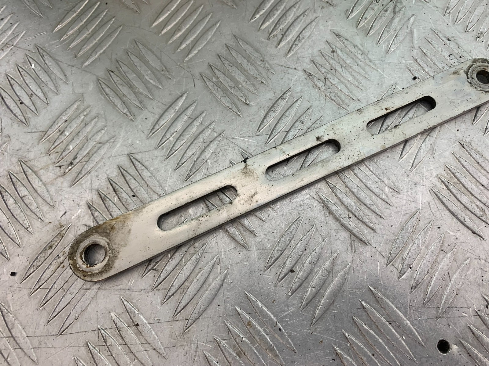 SUZUKI GSF600 GSF 600 BANDIT REAR BRAKE ARM    2000-2004 (CMB1269)