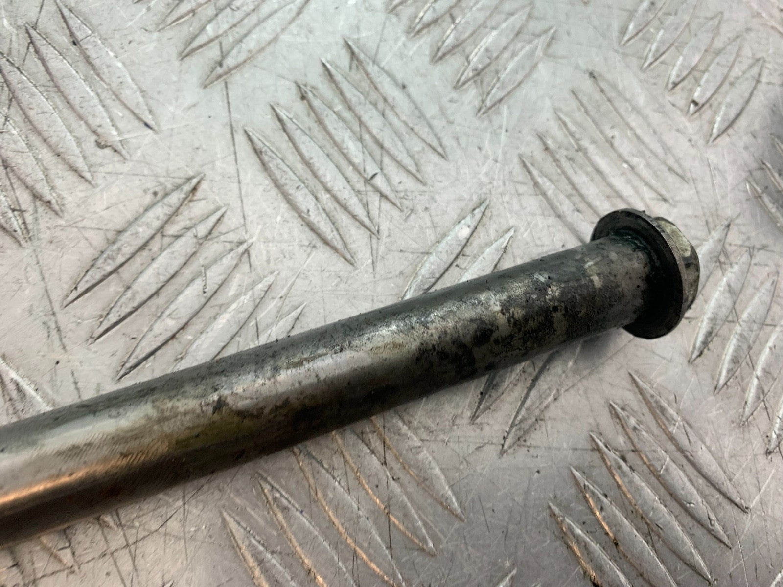 KAWASAKI ZZR1100 D SWINGARM SPINDLE    YEAR 1993-2001 (CMB1289)