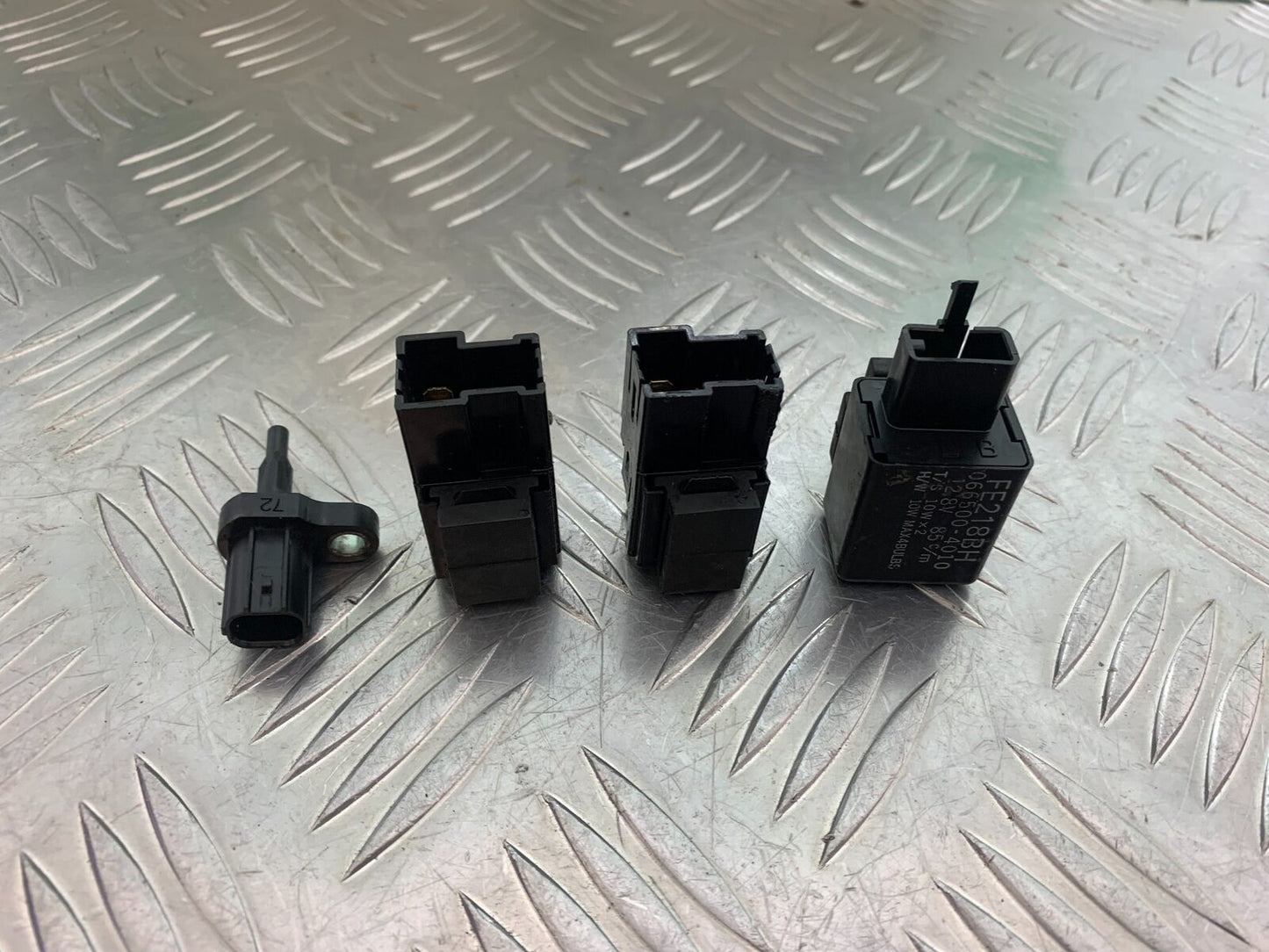 YAMAHA MT09 MT-09 RELAYS  YEAR 2013-2016  (STOCK 997)