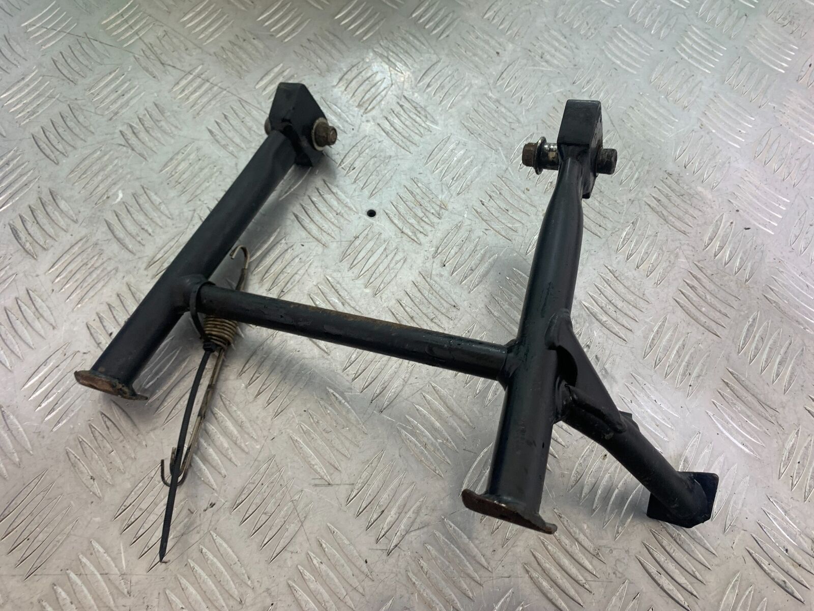 TRIUMPH 955i SPRINT ST CENTER STAND  YEAR 1999-2004 (CMB1124)