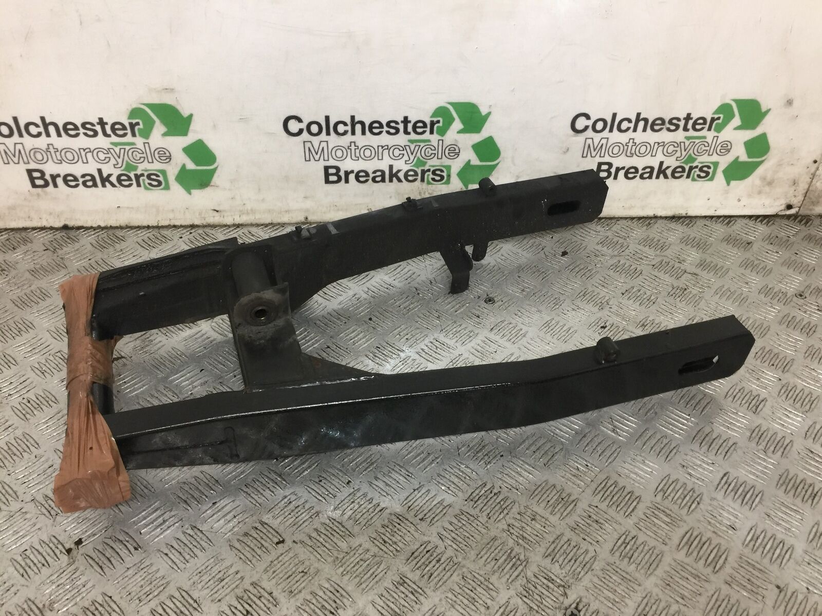 KAWASAKI Z800 Z 800 SWINGARM   YEAR 2015  (STOCK 874)