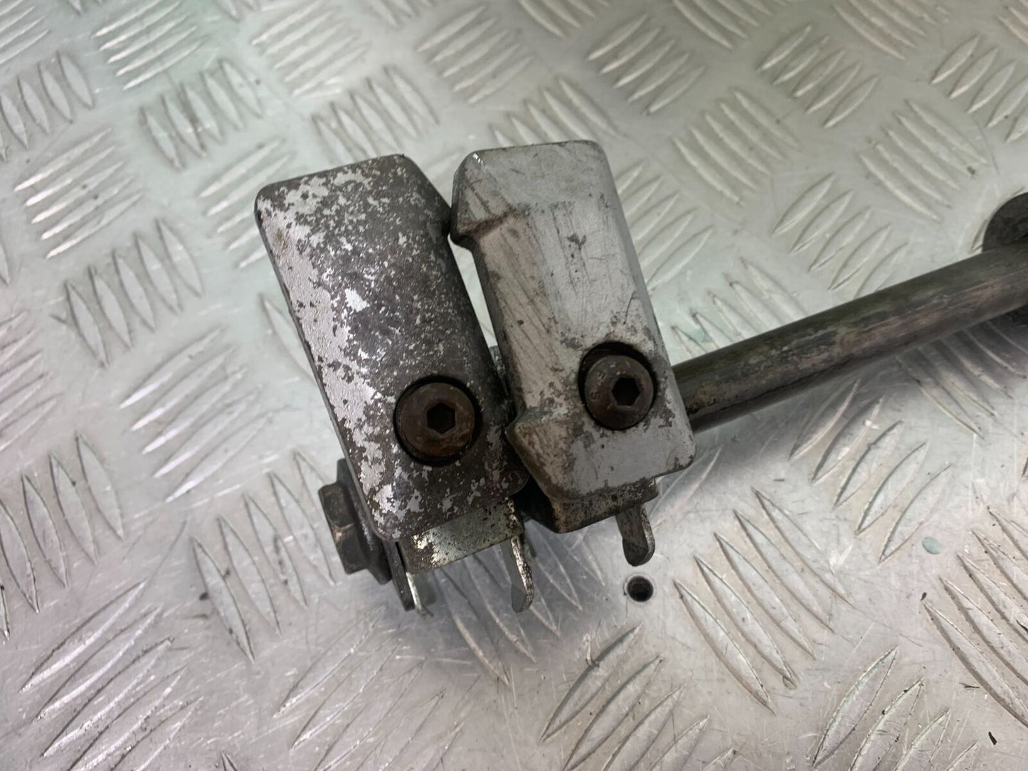 SUZUKI DL 650 V-STROM REAR WHEEL SPINDLE & ADJUSTERS  YEAR 2020 (CMB1117)