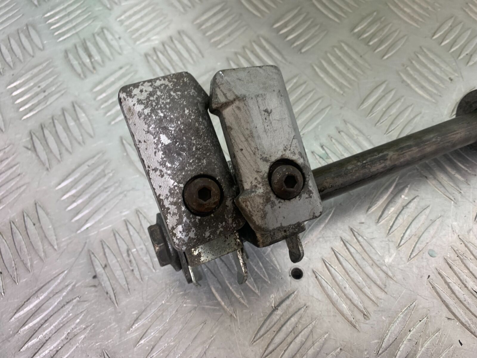 SUZUKI DL 650 V-STROM REAR WHEEL SPINDLE & ADJUSTERS  YEAR 2020 (CMB1117)