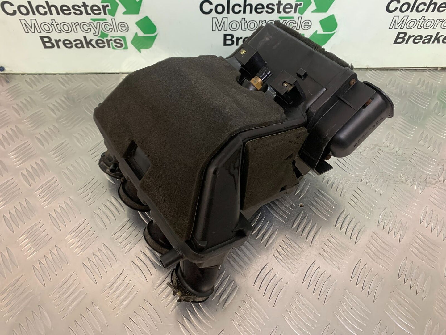 YAMAHA FJR1300 FJR 1300 AIRBOX  YEAR 2001-05 (STOCK 946)