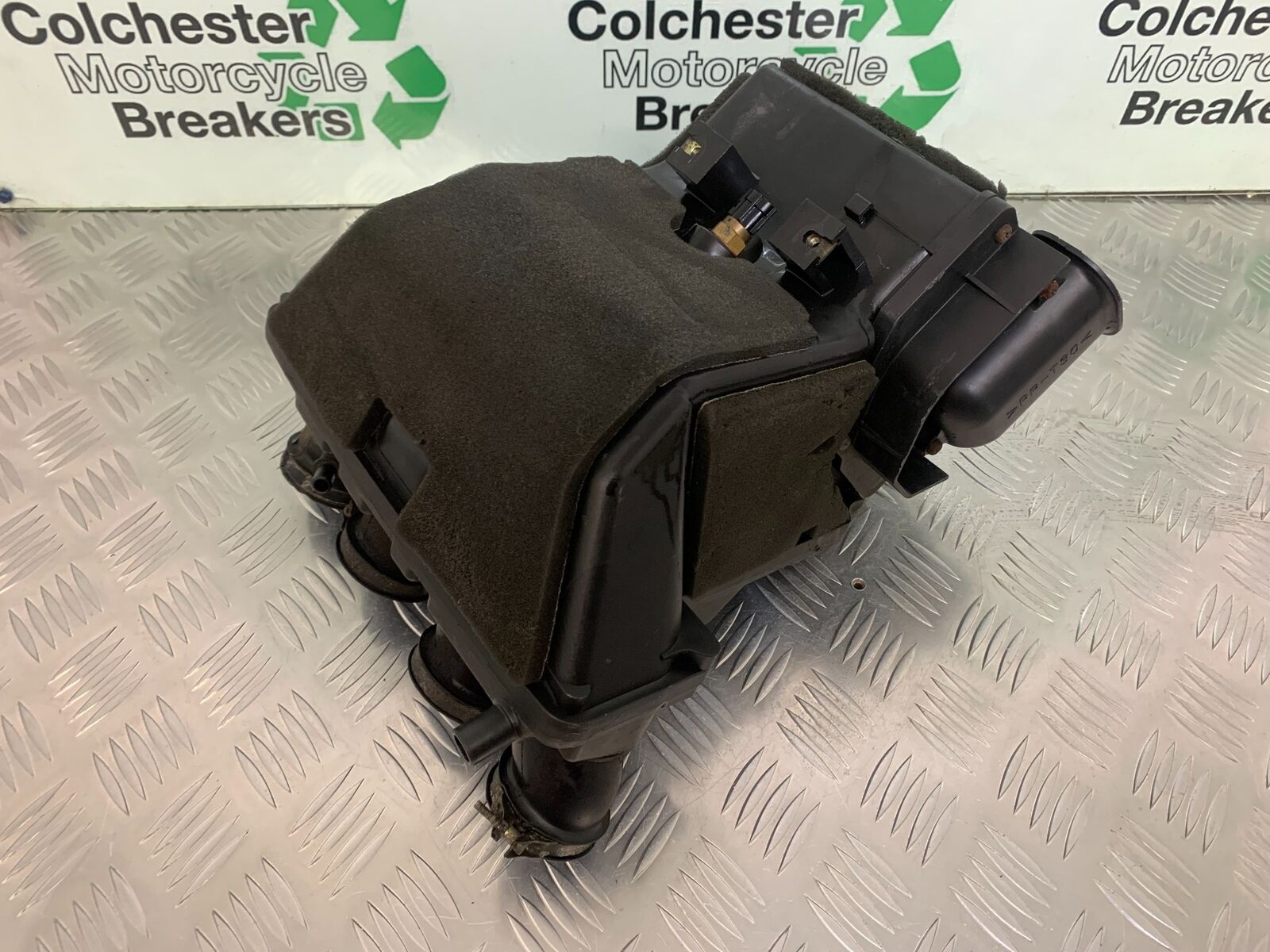 YAMAHA FJR1300 FJR 1300 AIRBOX  YEAR 2001-05 (STOCK 946)