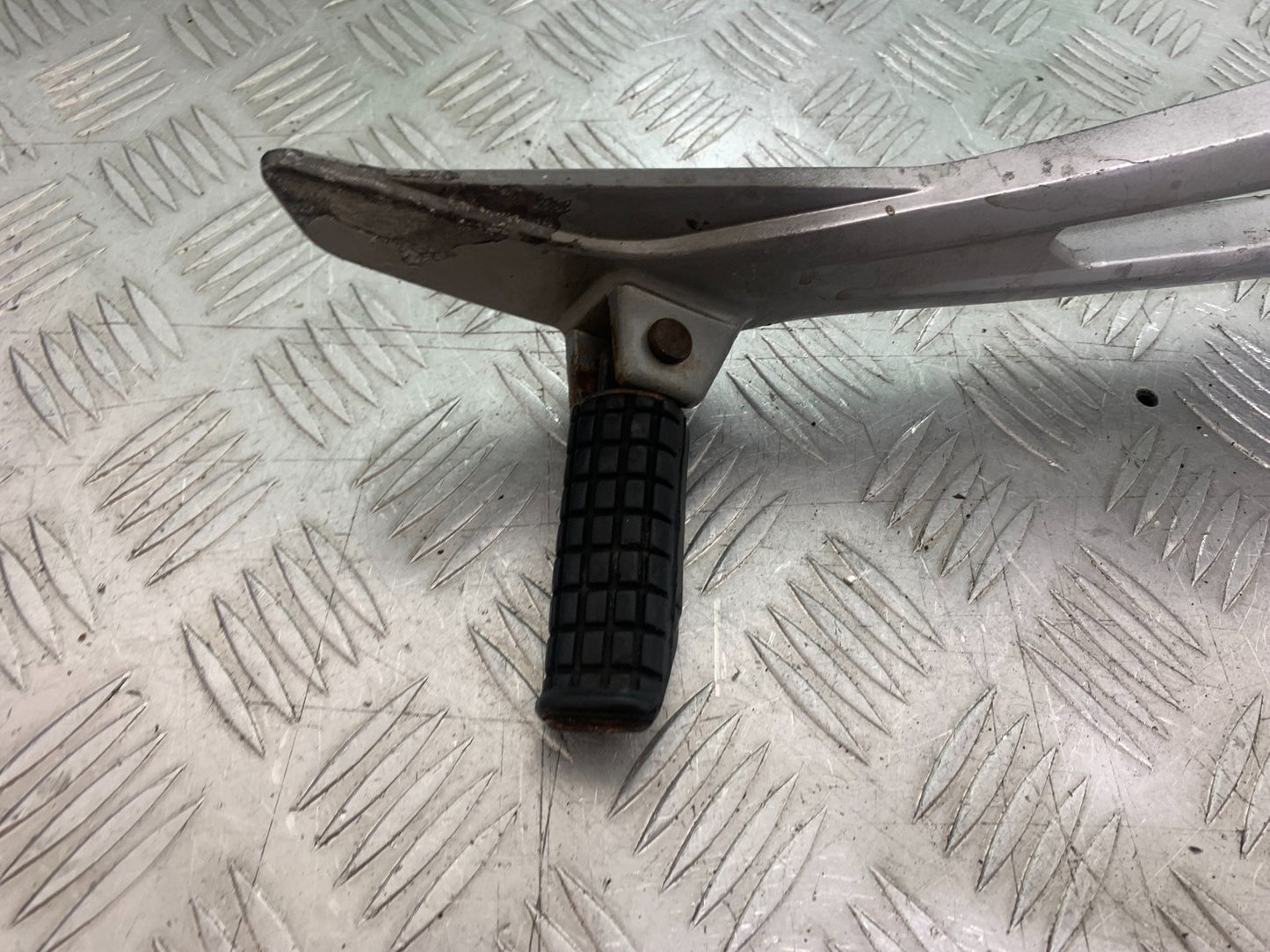 HONDA XL125 VARADERO FRONT RIGHT HANGER   YEAR 2001-2006  (CMB1210)