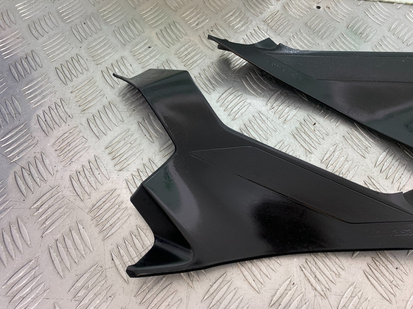 KAWASAKI NINJA 400 EX 400 LEFT AND RIGHT INFILLS  YEAR 2018-2022 (CMB1278)