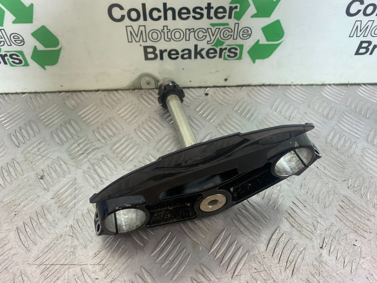 KAWASAKI ZX9R ZX9 E1  BOTTOM YOKE     YEAR 2000-01 (CMB1171)