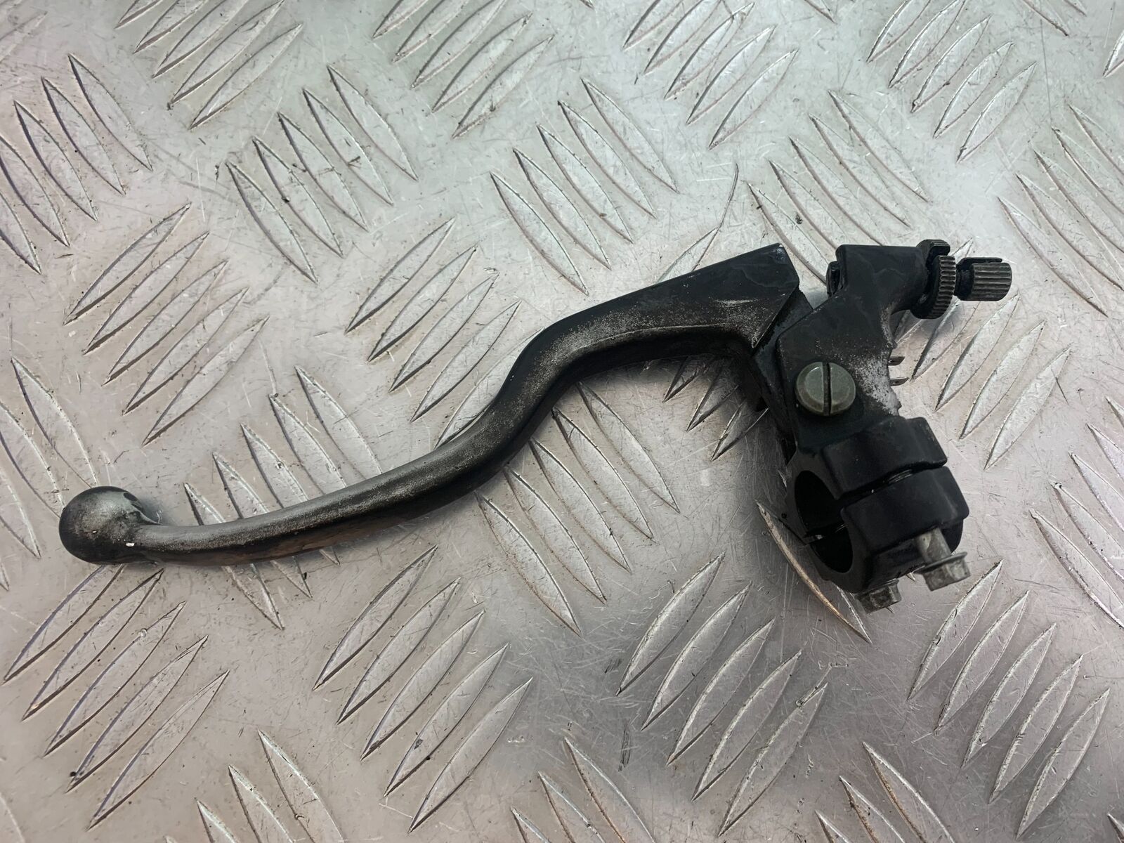 HERALD CLASSIC 125 CLUTCH LEVER AND BRACKET  YEAR 2014 (CMB1058)