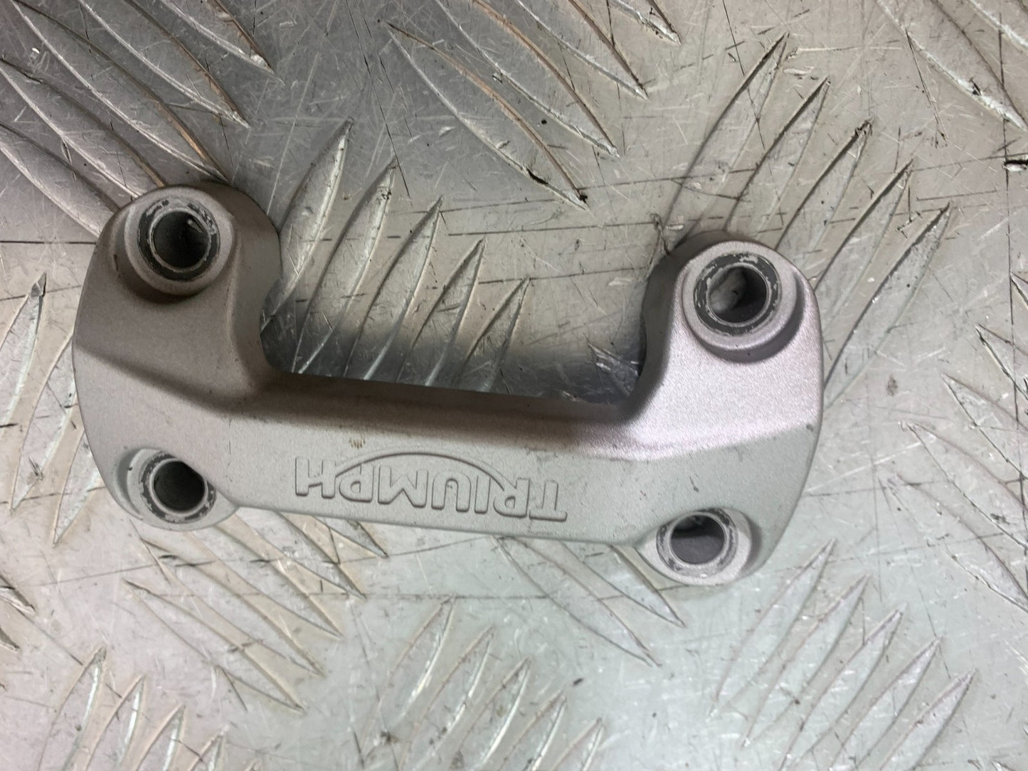 TRIUMPH TRIDENT 660 HANDLEBAR CLAMP YEAR 2021-2024 (CMB1295)
