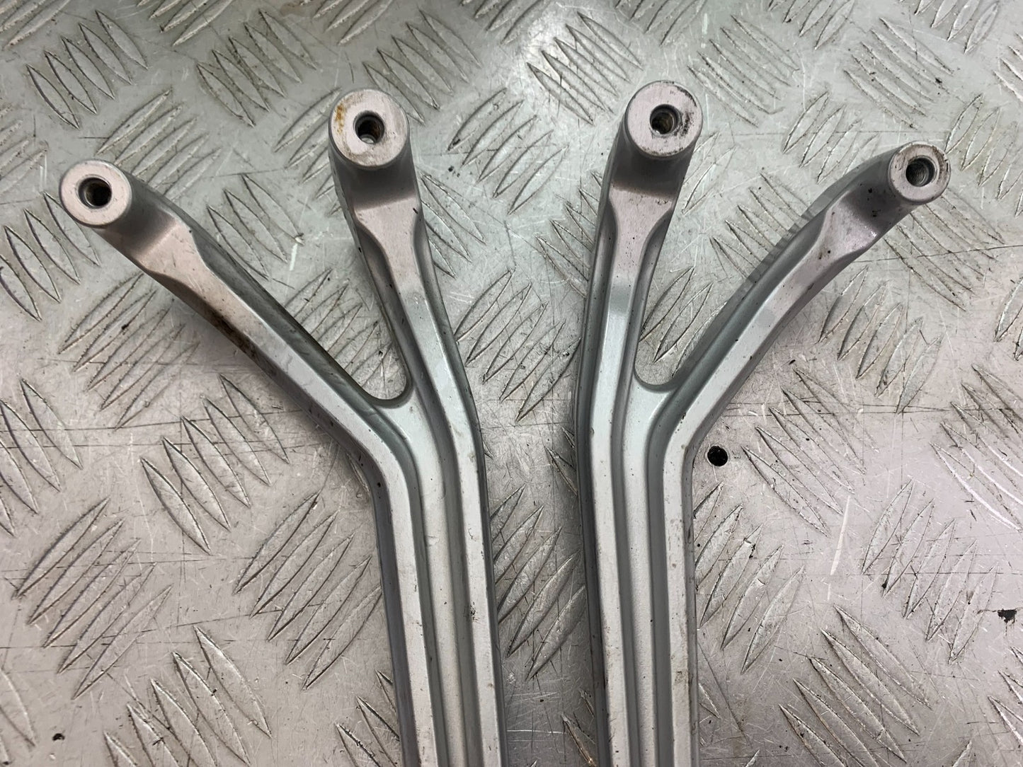 YAMAHA YZF-R125 YZF 125 REAR HANGERS AND PEGS  YEAR 2019-2022 (CMB1263)