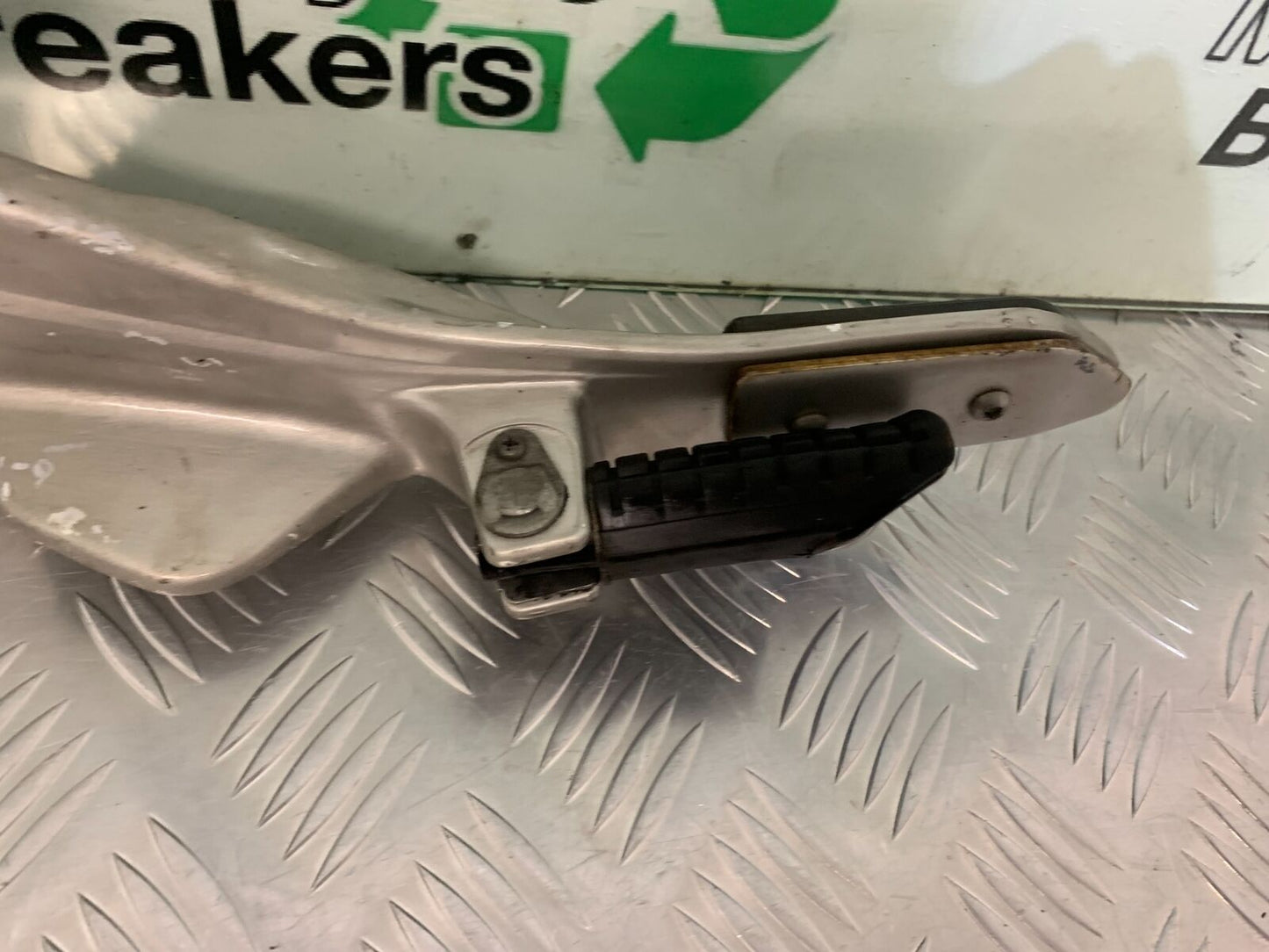 HONDA CBF600 CBF 600 SA-5 FRONT LEFT HANGER YEAR 2004 -07  (STOCK 965)