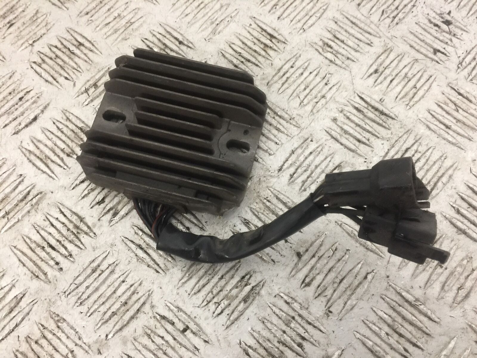 SUZUKI SV650 SV 650 REGULATOR  YEAR 2004 (STOCK 791)
