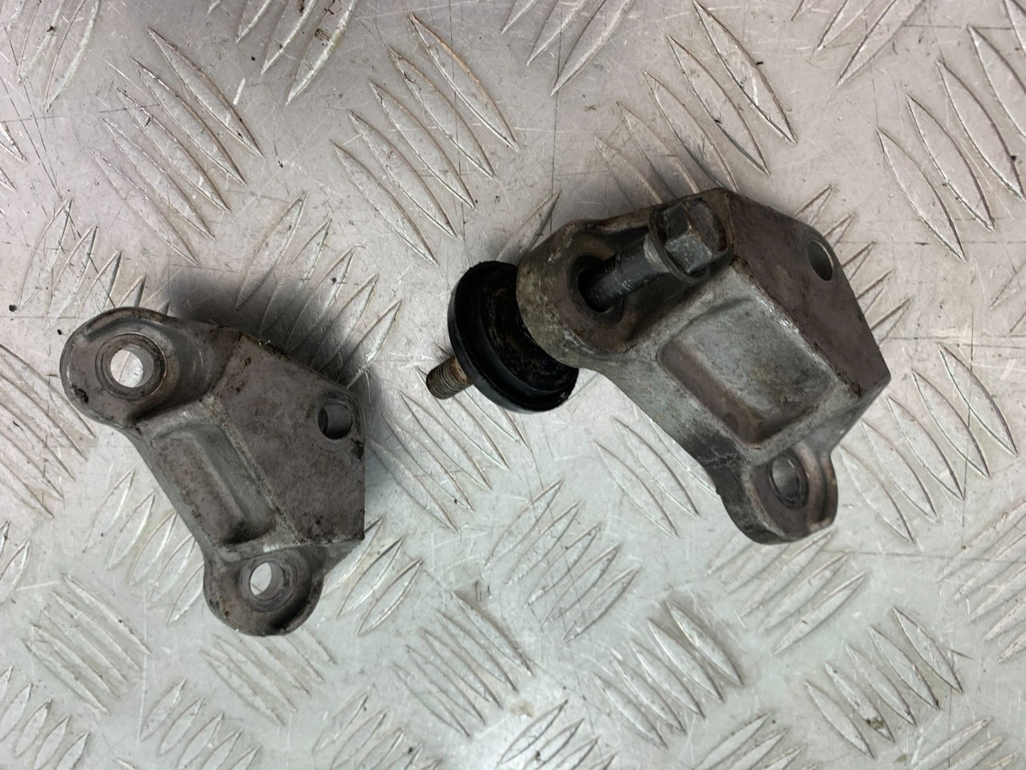 KAWASAKI ZZR1100 D ENGINE BRACKETS  YEAR 1993-2001 (CMB1189)