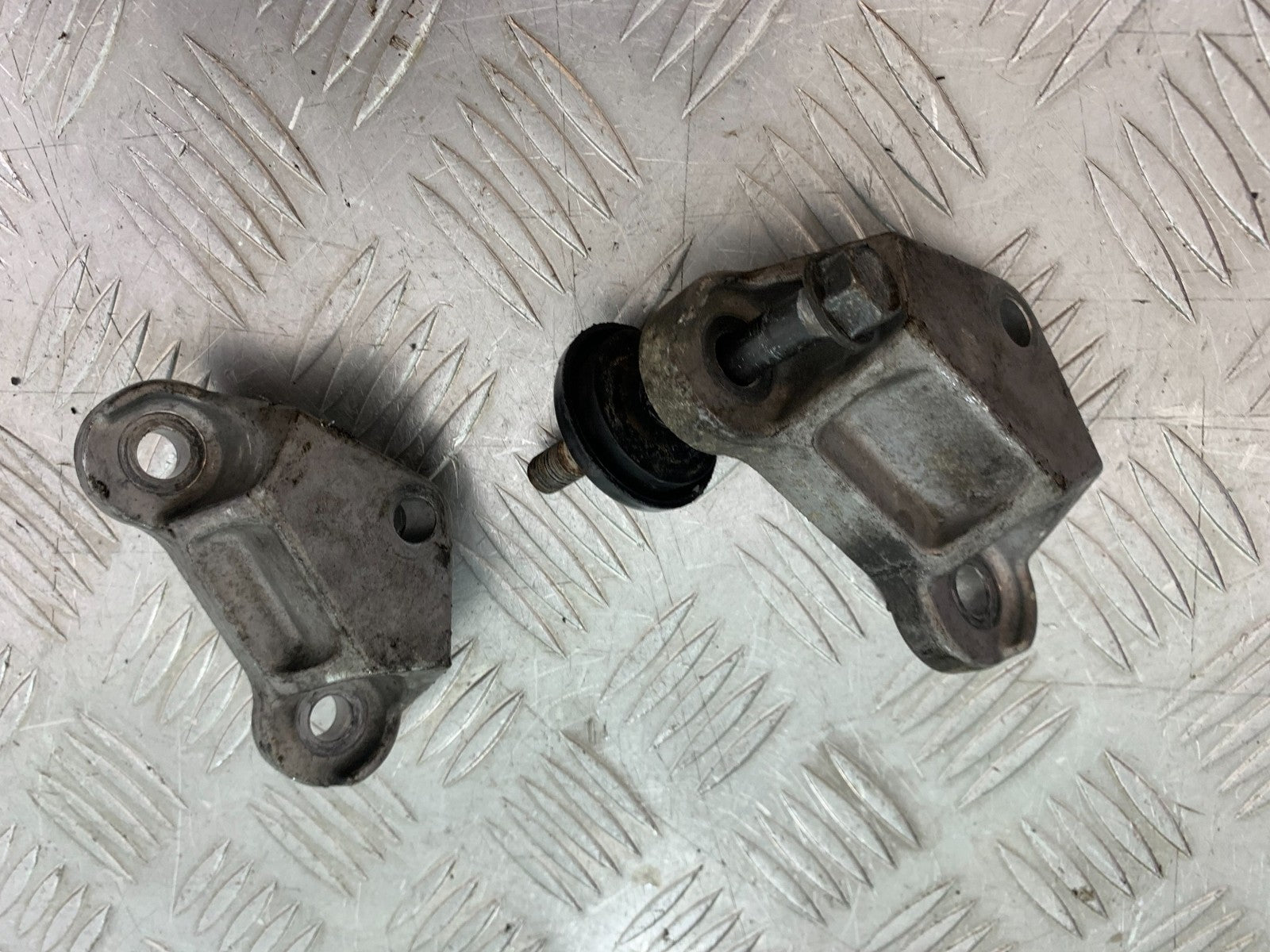 KAWASAKI ZZR1100 D ENGINE BRACKETS  YEAR 1993-2001 (CMB1189)