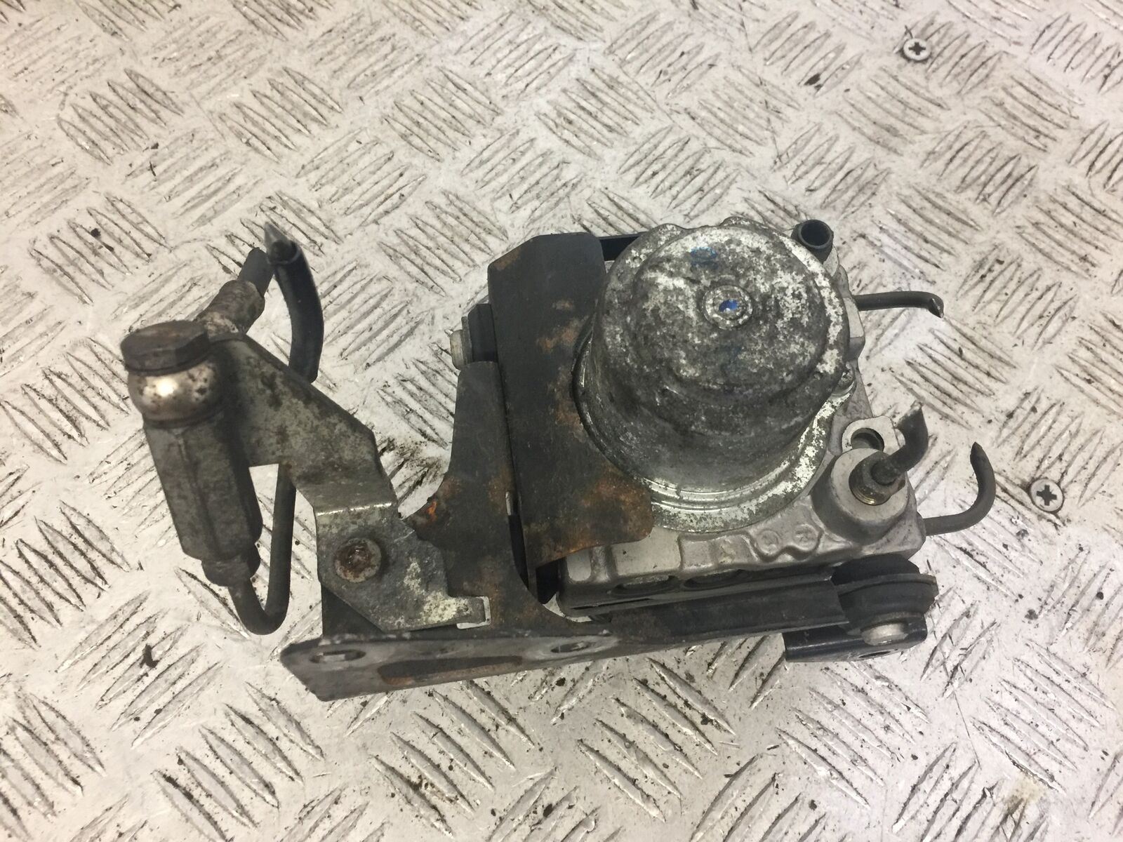 TRIUMPH 1050 SPRINT ABS PUMP   YEAR 2005 (STOCK 676)