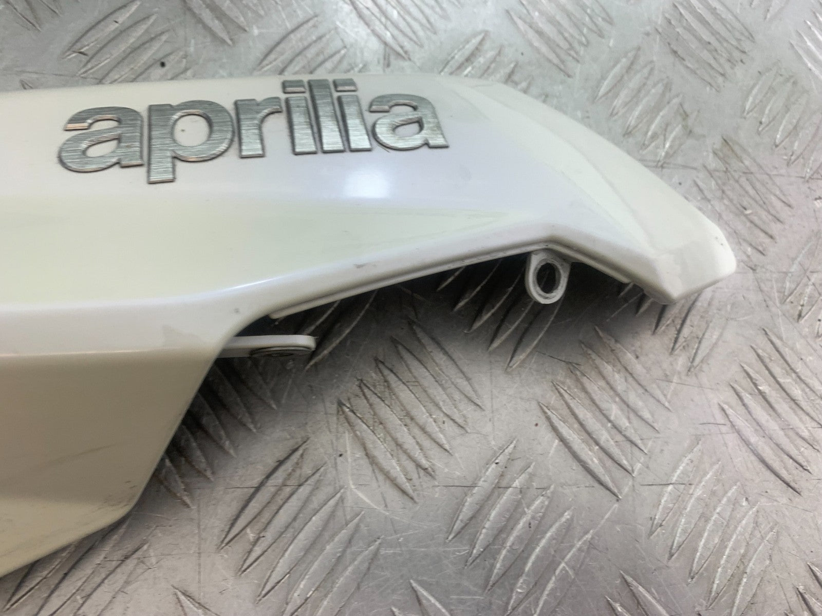 APRILIA SL750 SL 750 SHIVER LEFT TANK PANEL   YEAR 2008-2016 (CMB1242)