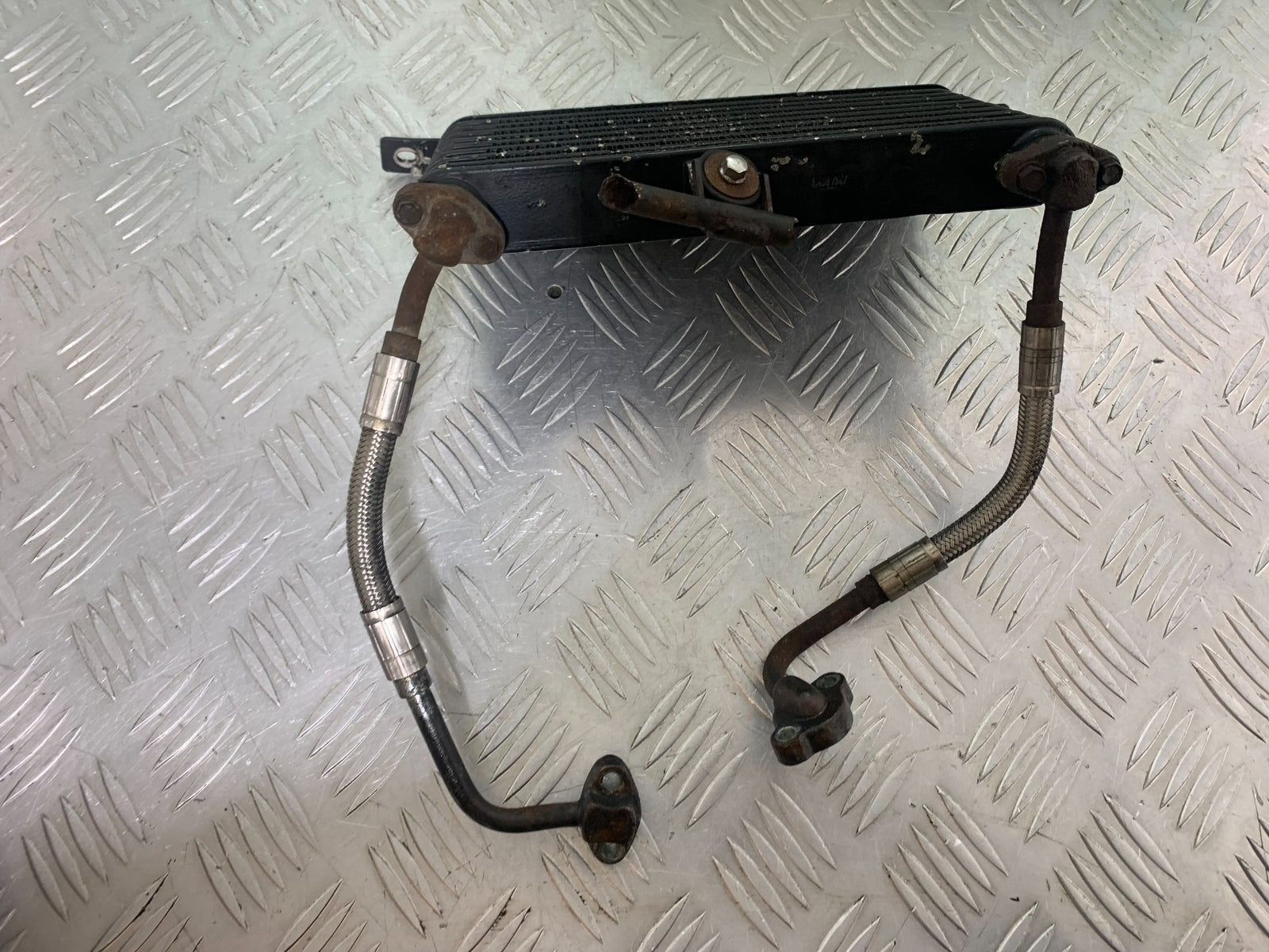 TRIUMPH SPRINT ST 955I OIL COOLER AND LINES YEAR 1999 TO 2004 (CMB1089)
