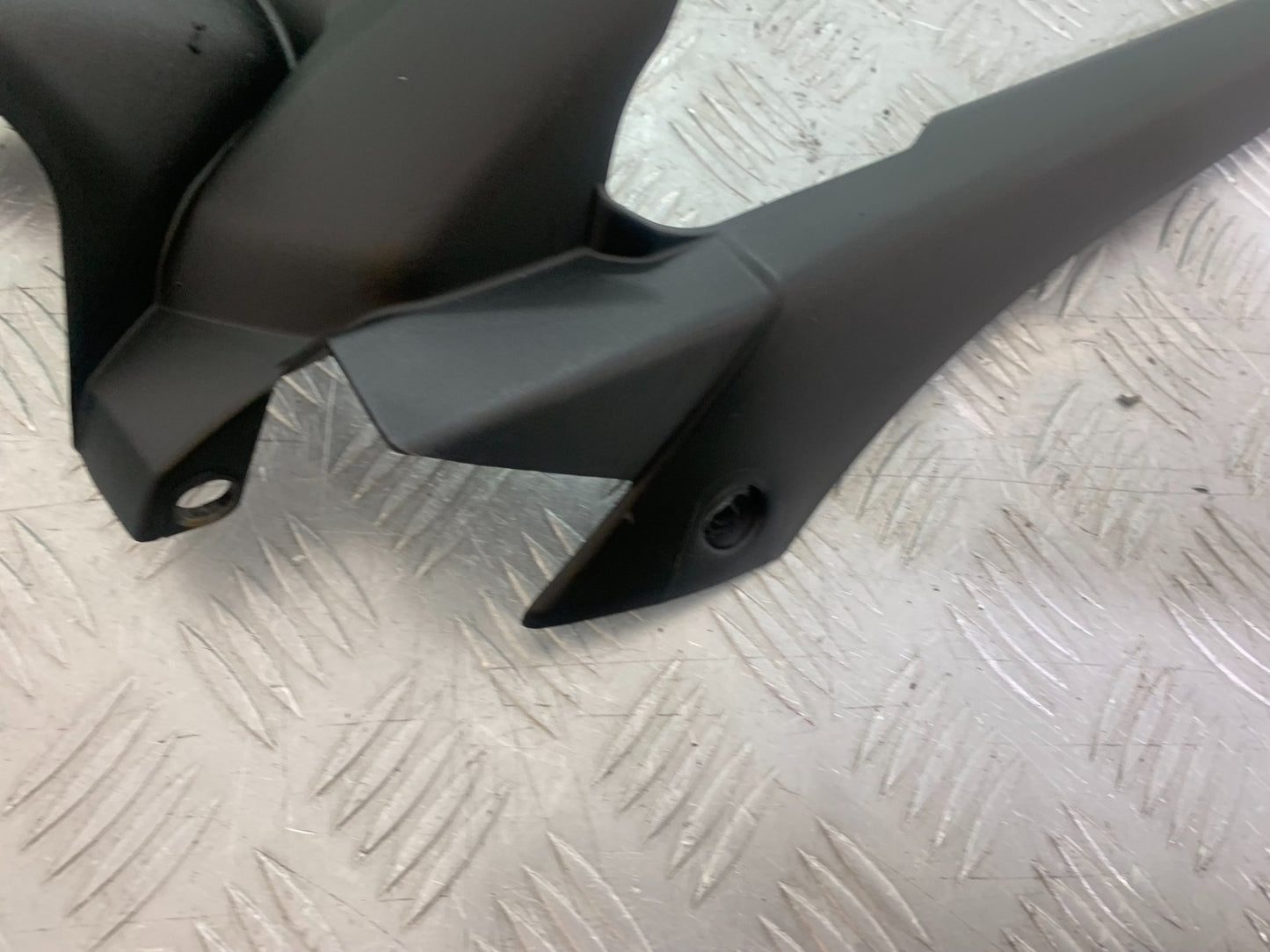 YAMAHA YZF R7 HUGGER  YEAR 2022-2025 (CMB1255)