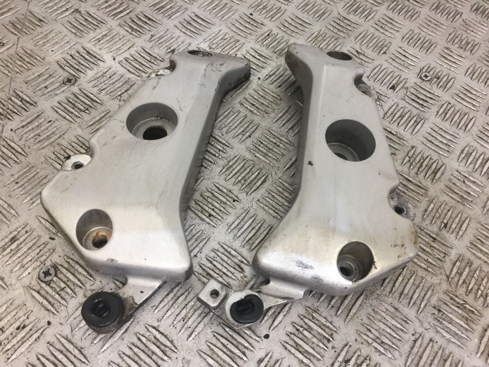 HONDA CBF500 CBF 500 LEFT AND RIGHT FRAME BRACKETS   YEAR 2004  (STOCK 585)