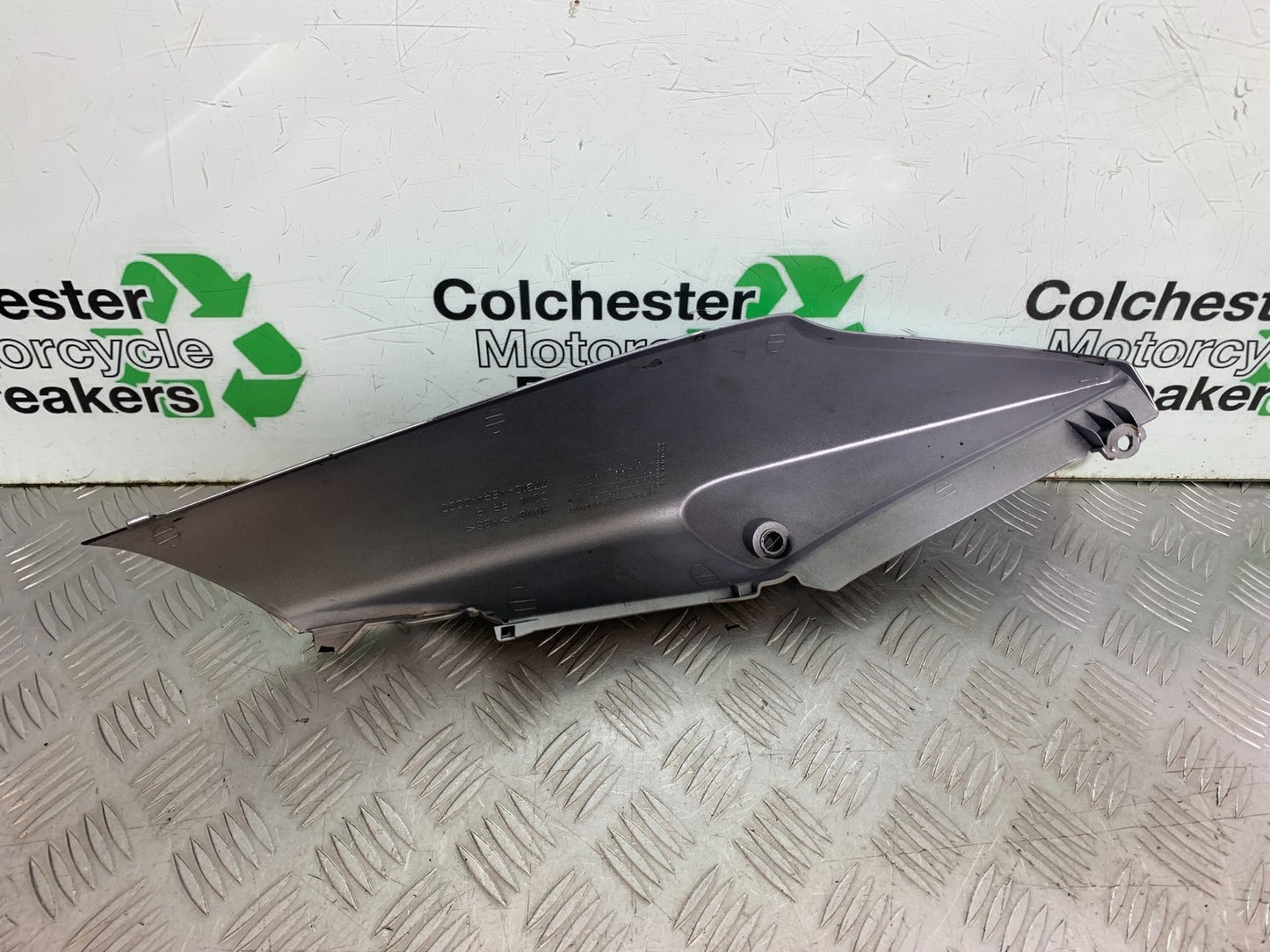 HONDA CBF500 CBF 500 RIGHT SEAT PANEL    YEAR 2004-2008  (CMB1294)