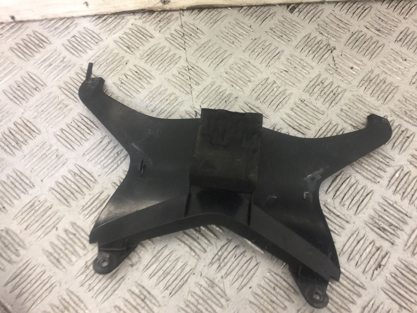 KAWASAKI ZX6R SEAT PANEL MIDDLE TRIM  YEAR 2009-2012  (STOCK 626)