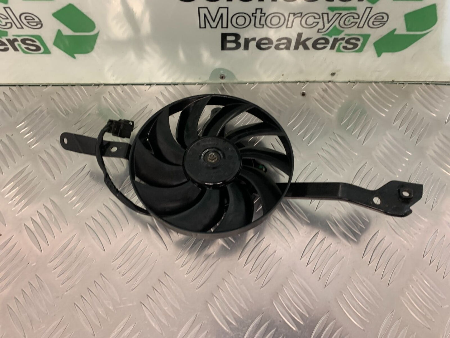TRIUMPH SPEED TRIPLE R 1050 RADIATOR FAN YEAR 2014 (STOCK 934)