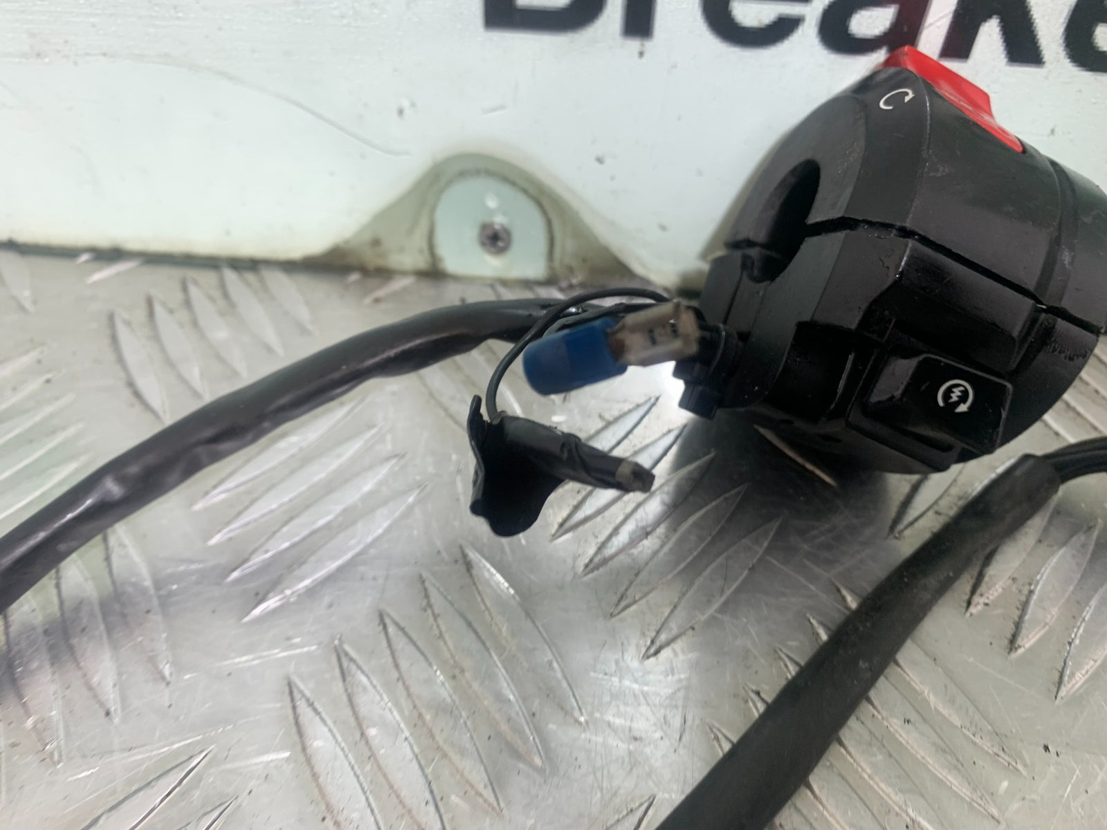 SUZUKI GSF650 GSF 650 RIGHT SWITCH GEAR YEAR 2007-2009  (CMB1161)