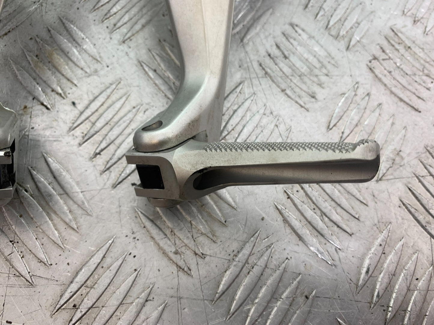 DUCATI 1299 PANIGALE REAR HANGERS AND PEGS   YEAR 2016 (CMB 1187)