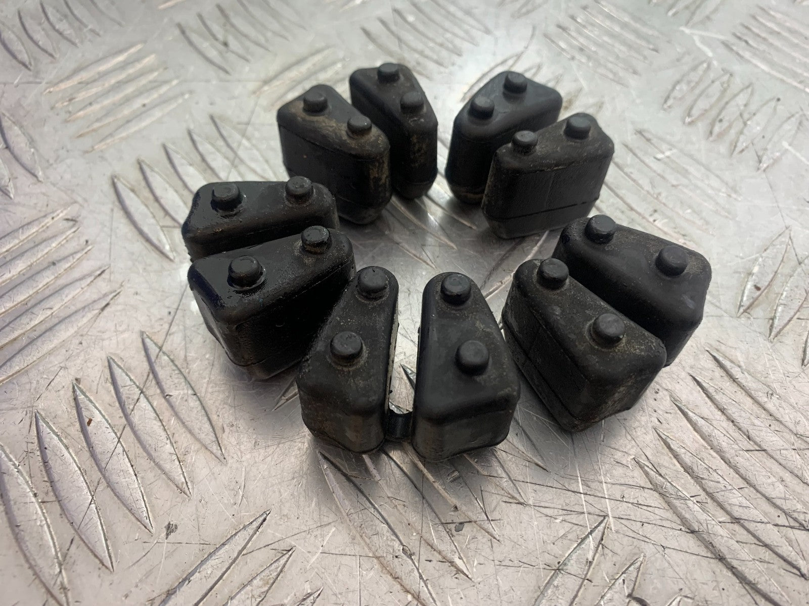 HONDA CBR1000 rr FIREBLADE CUSH DRIVE RUBBERS  YEAR 2012-2016 (CMB1198)