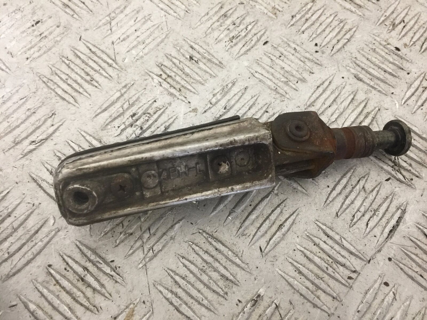 YAMAHA FZS600 FAZER 600 FRONT LEFT PEG   YEAR 1998-2001 (STOCK 844)