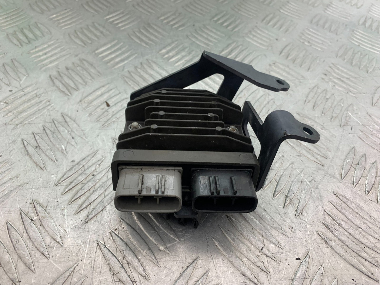 TRIUMPH 675 STREET TRIPLE RX REGULATOR   2015- 2017 (CMB1299)