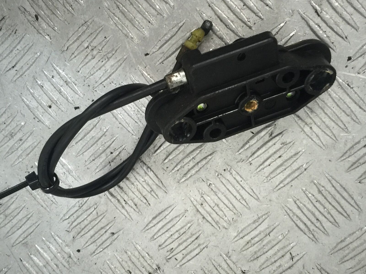 SUZUKI GSF600 GSF 600 BANDIT SEAT CATCH  YEAR 2002 (STOCK 852)