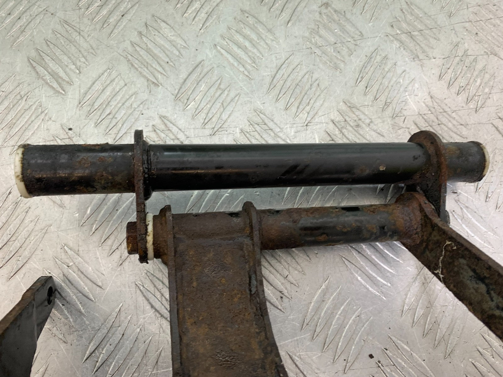 PIAGGIO VESPA GT125 L ENGINE MOUNT  YEAR 2003 (CMB1300)
