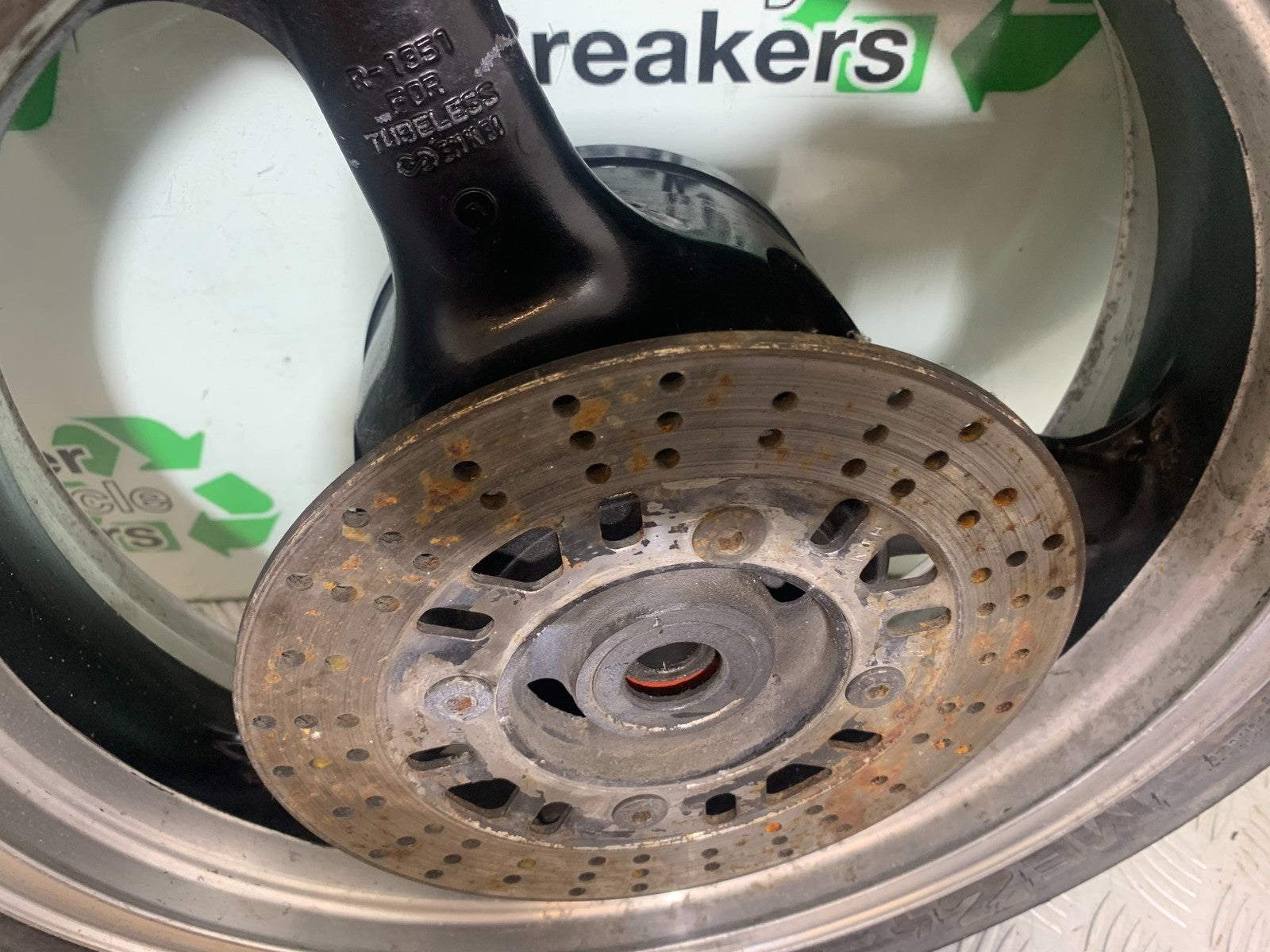 KAWASAKI ZX6R ZX6 F REAR WHEEL YEAR 1995-1997 (CMB1169)