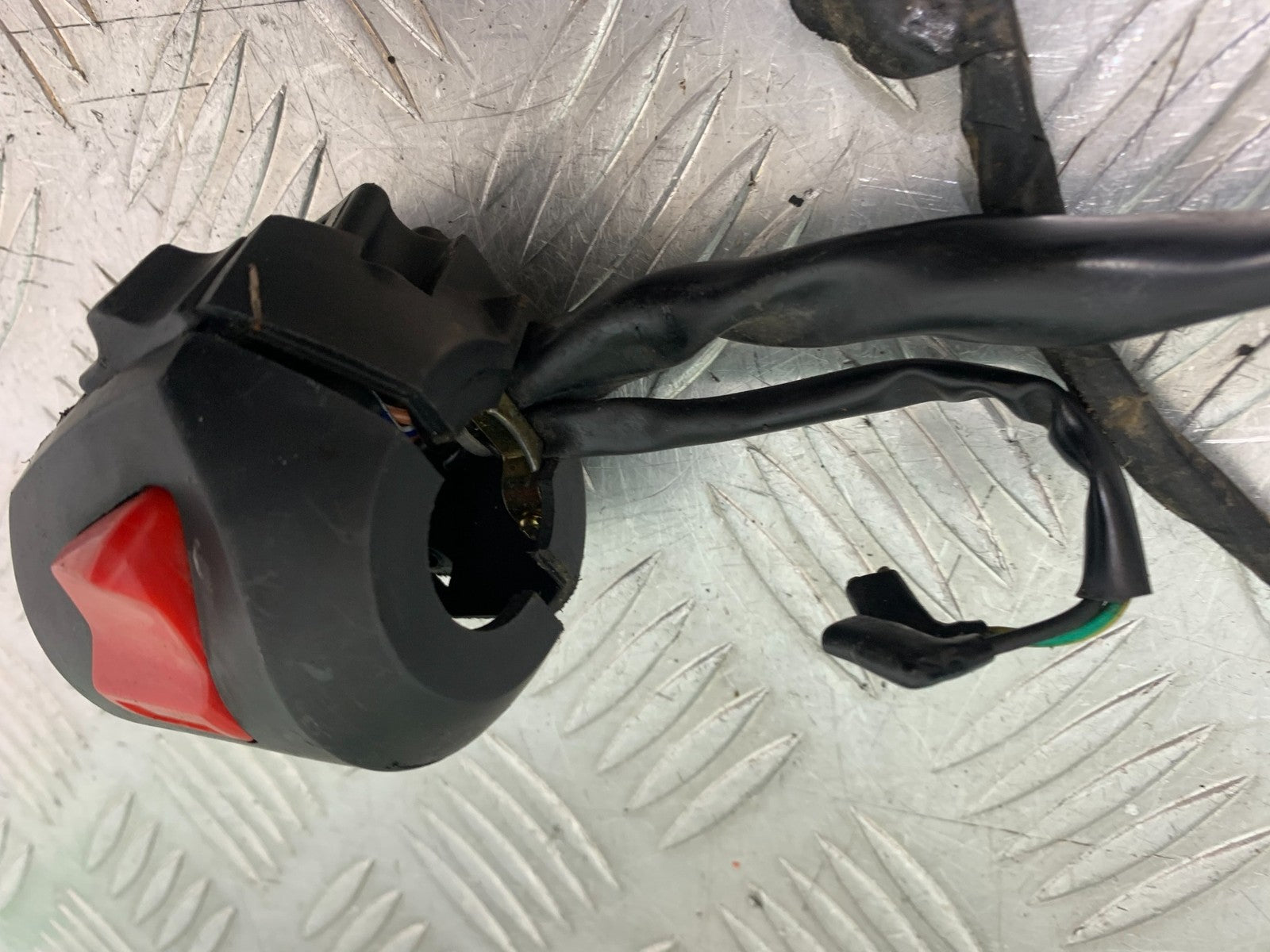 QINGQI QM125 GY-2B RIGHT SWITCH GEAR  YEAR 2016 (CMB1228)