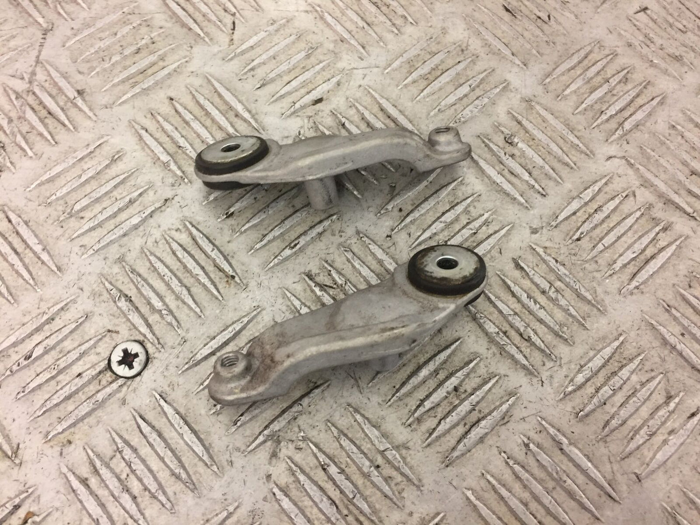 YAMAHA YZF R1 TANK BRACKETS  2007