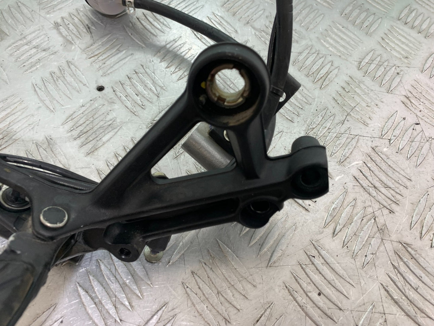 KTM 125 DUKE FRONT RIGHT HANGER   YEAR 2018-2023 (CMB1185)