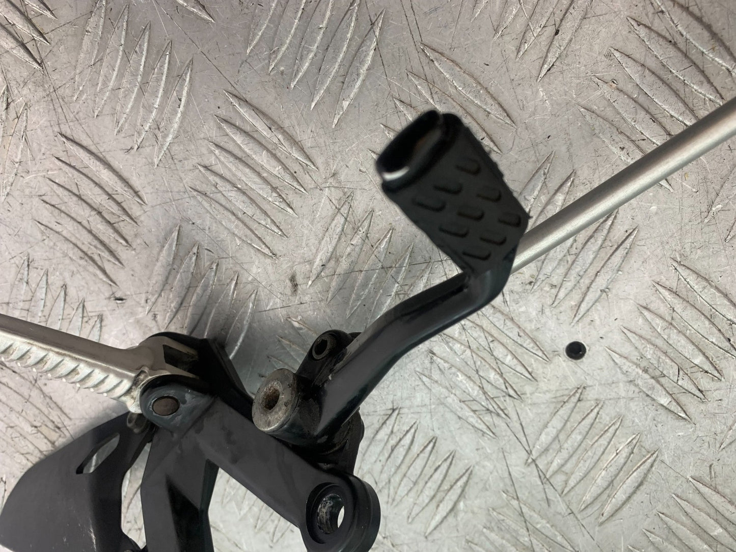 DUCATI 848 FRONT LEFT HANGER AND PEG & GEAR LEVER   YEAR 2008-2010 (CMB1323)