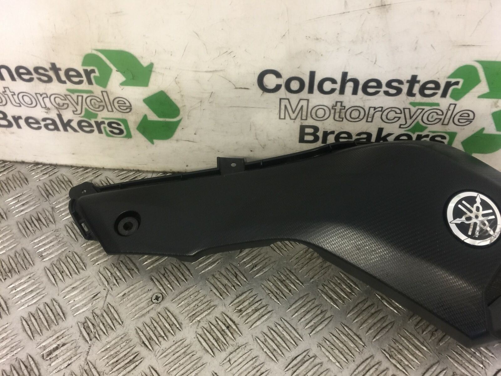 YAMAHA MT07 MT-07 RIGHT TANK COWL   YEAR 2014 (STOCK 467)