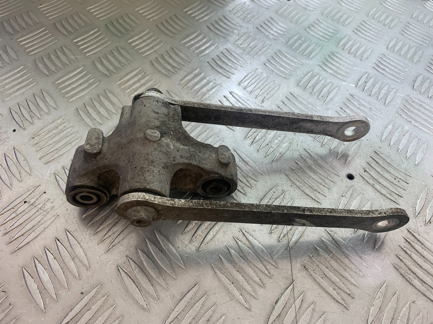 KAWASAKI ZX6R REAR SHOCK LINKAGE YEAR 2009-2012 (CMB1136)