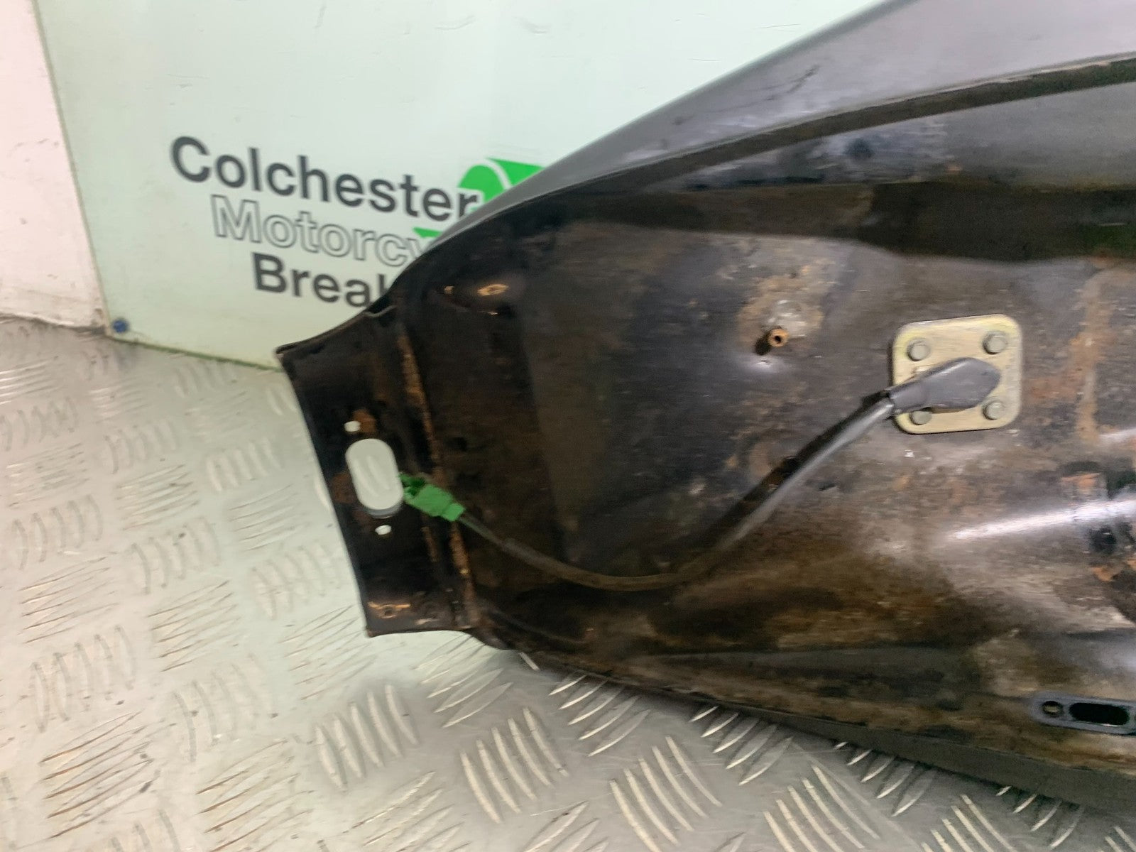 YAMAHA XJR1300 XJR 1300 PETROL TANK  1999-2003 (CMB1119)