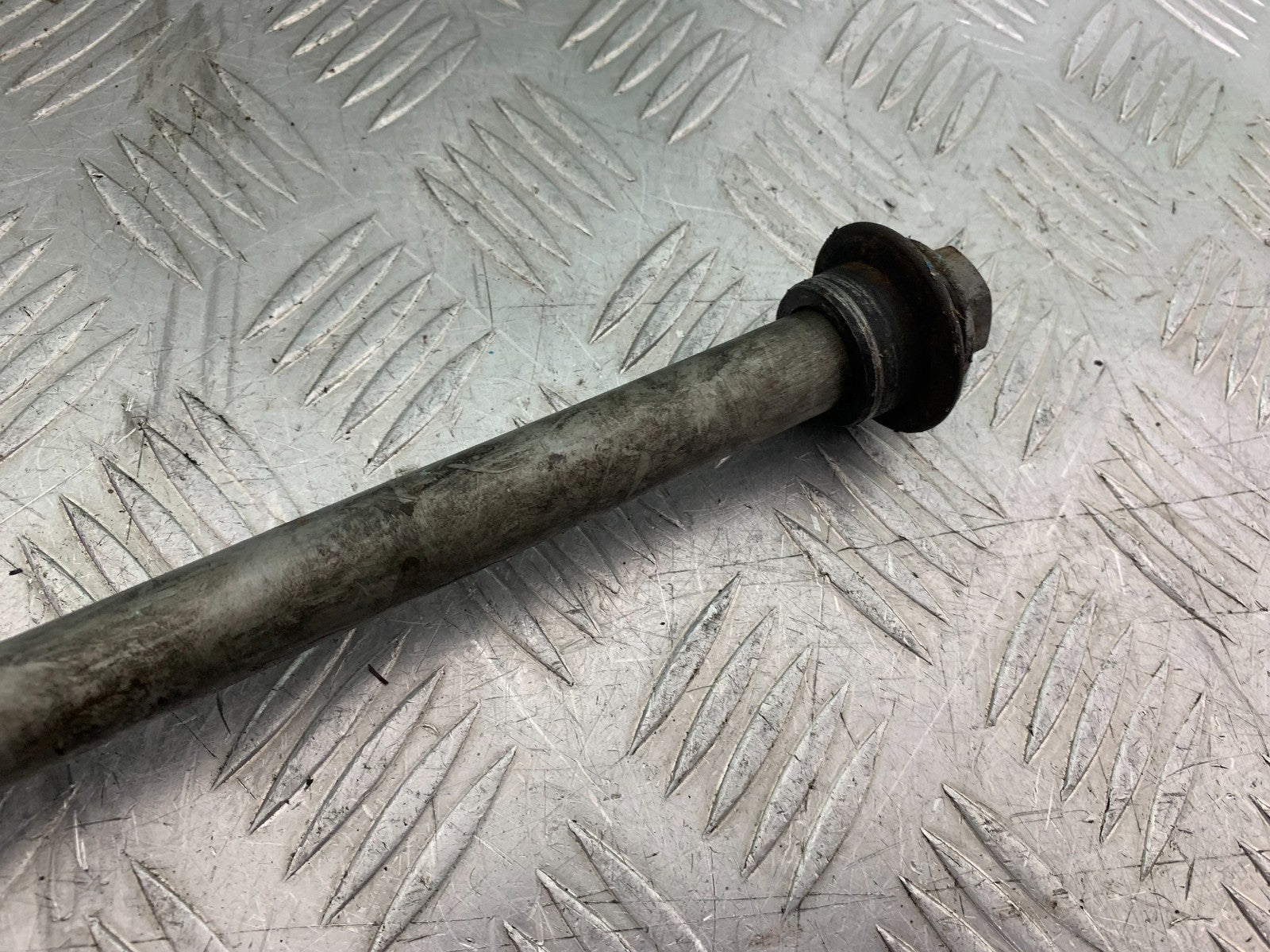 HONDA NT 700 V DEAUVILLE REAR WHEEL SPINDLE YEAR 2006-2010 (CMB1298)