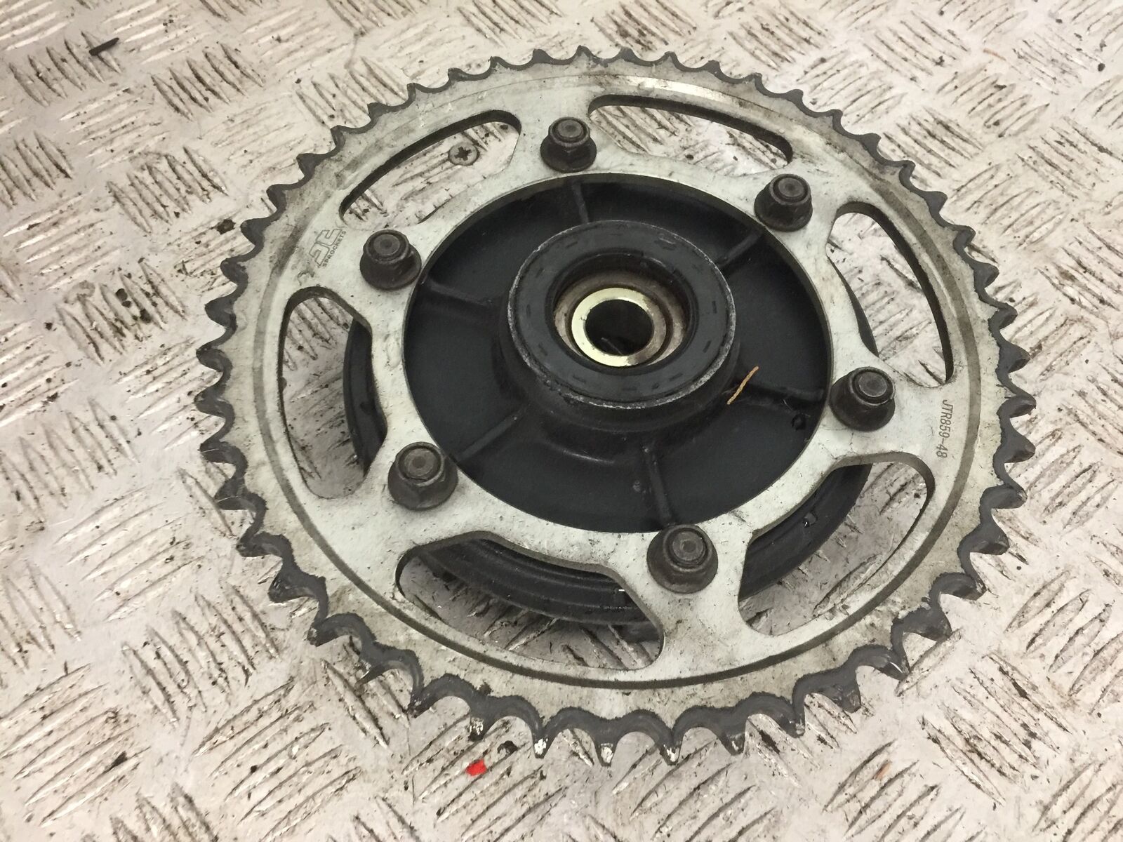 YAMAHA FZS600 FAZER 600 SPROCKET CARRIER  YEAR 2002-03  (STOCK 790)