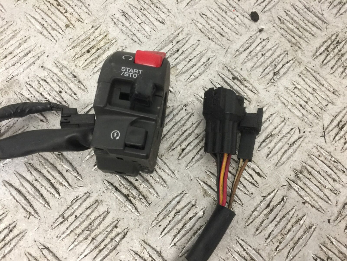 KAWASAKI ZX10R ZX10 R RIGHT SWITCH GEAR  2008-2010 (STOCK 766)