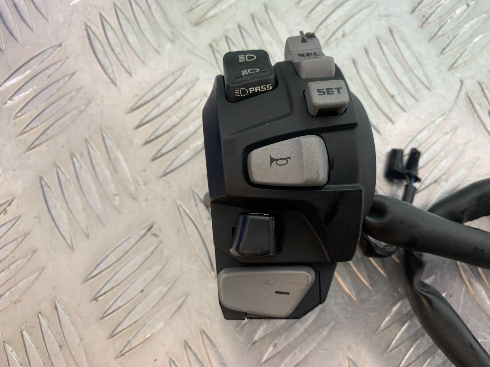 HONDA CRF1000 (DCT) AFRICA TWIN LEFT SWITCH GEAR   YEAR 2017 (CMB1030)