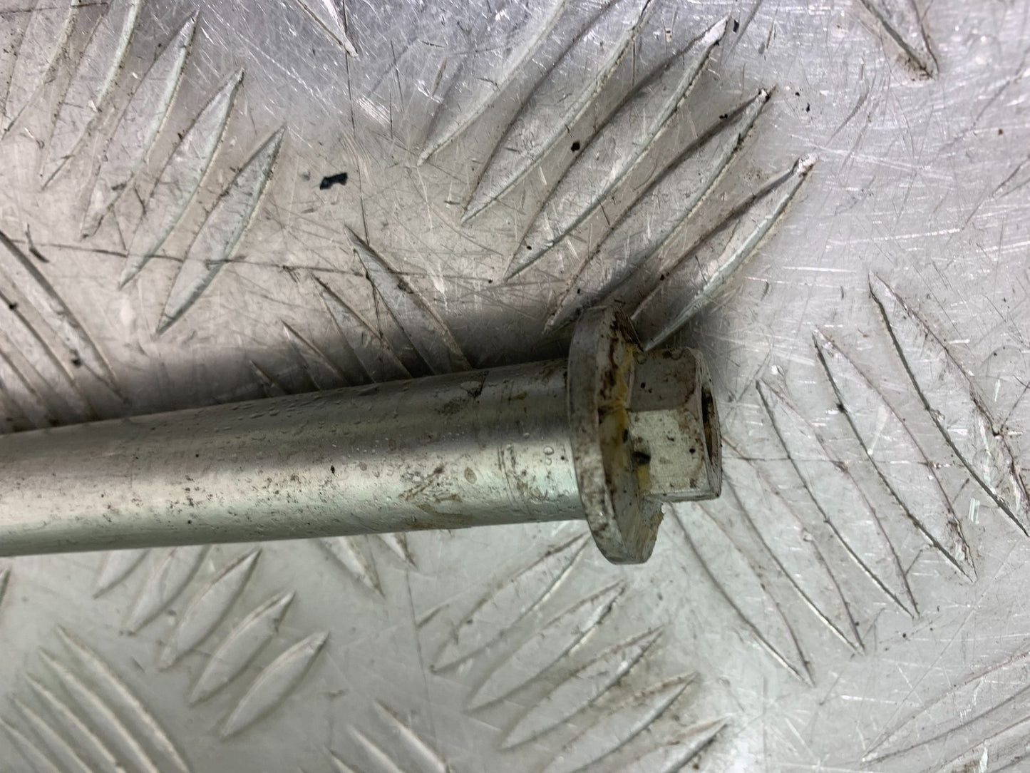 ROYAL ENFIELD HIMALAYAN 411 SWINGARM SPINDLE  YEAR 2018-2023 (CMB1279)