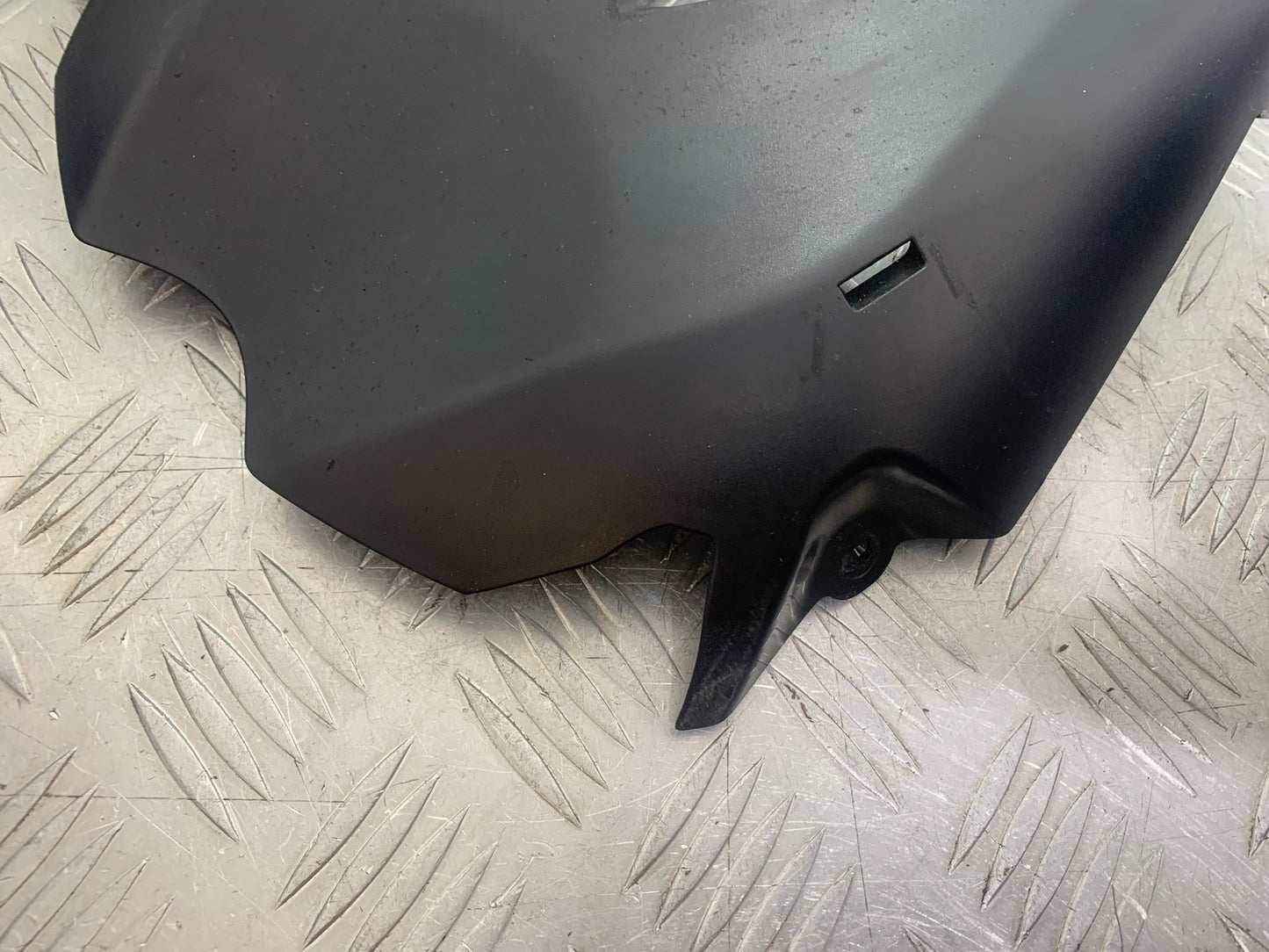 TRIUMPH 675 STREET TRIPLE UNDERTRAY  2013-2016 (CMB1186)